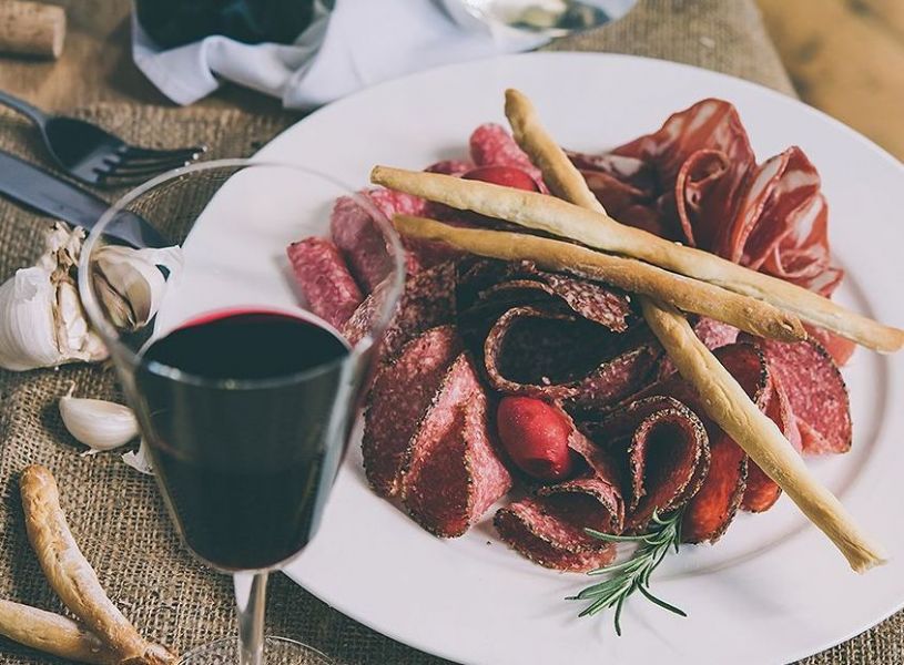 Hochqualitative Wurst- und Schinkenspezialitäten